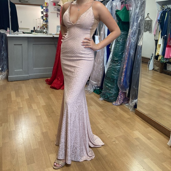 Dresses & Skirts - jiovani prom dress